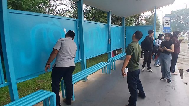 Vandalisme halte Transjakarta Depok