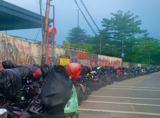 Parkir liat Depo MRT Lebak Bulus