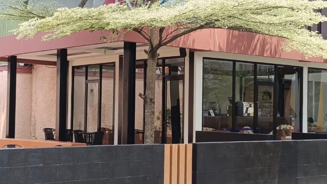 Kafe kantor pemasaran apartemen Mahata, Kota Depok