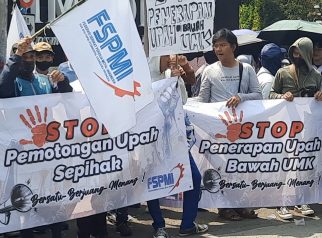 Aksi unjuk rasa buruh di Kota Depok
