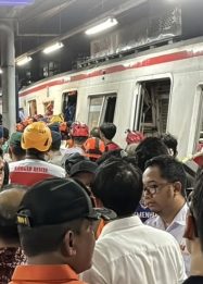 Korban kecelakaan kereta api Stasiun Bekasi Timur