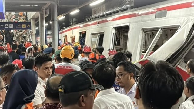 Korban kecelakaan kereta api Stasiun Bekasi Timur
