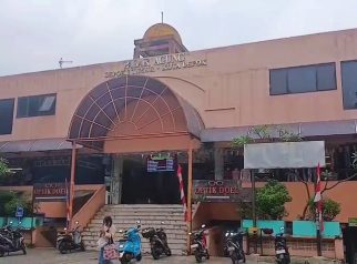 Pasar Agung dan toko grosir BK, Kota Depok