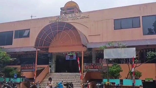 Pasar Agung dan toko grosir BK, Kota Depok