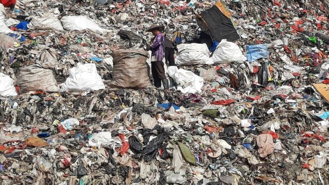 Pengelolaan sampah Ember Biru Depok