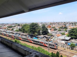 KRL Commuter Line WFH