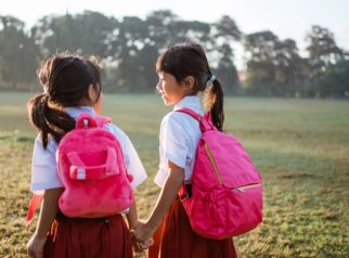 Naik sepeda dan jalan kaki ke sekolah