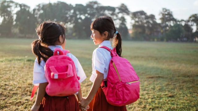 Naik sepeda dan jalan kaki ke sekolah