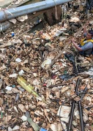 Sampah Kali Pesanggrahan Kota Depok
