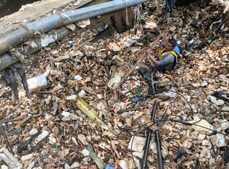 Sampah Kali Pesanggrahan Kota Depok