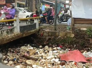 Sampah kali di Kota Depok