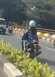 Pengendara lawan arah Kota Depok