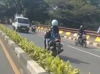 Pengendara lawan arah Kota Depok