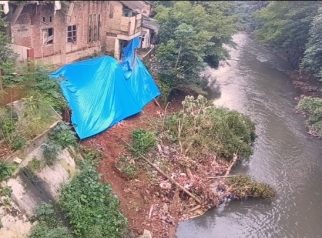 Longsor tebing Sungai Ciliwung, Kota Depok