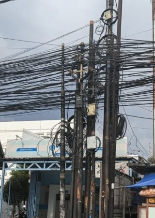 Kabel semrawut Kota Depok