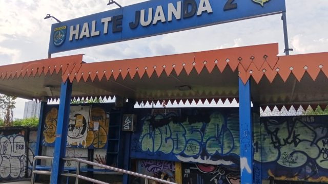 Halte Juanda 2 Depok
