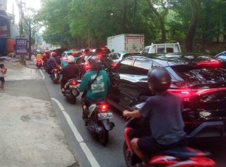 Kemacetan perbaikan jalan amblas di Lenteng Agung