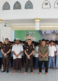 Kejari Lombok Tengah Masuk Pesantren