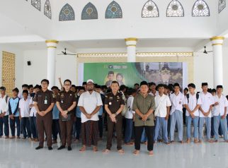 Kejari Lombok Tengah Masuk Pesantren