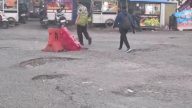 Jalan rusak akses ke Stasiun Depok Baru dan Terminal Depok