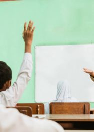 Tunjangan dan beasiswa guru