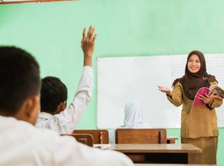 Tunjangan dan beasiswa guru