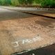 Jalan rusak sisi Kota Depok di bawah kolong Flyover UI